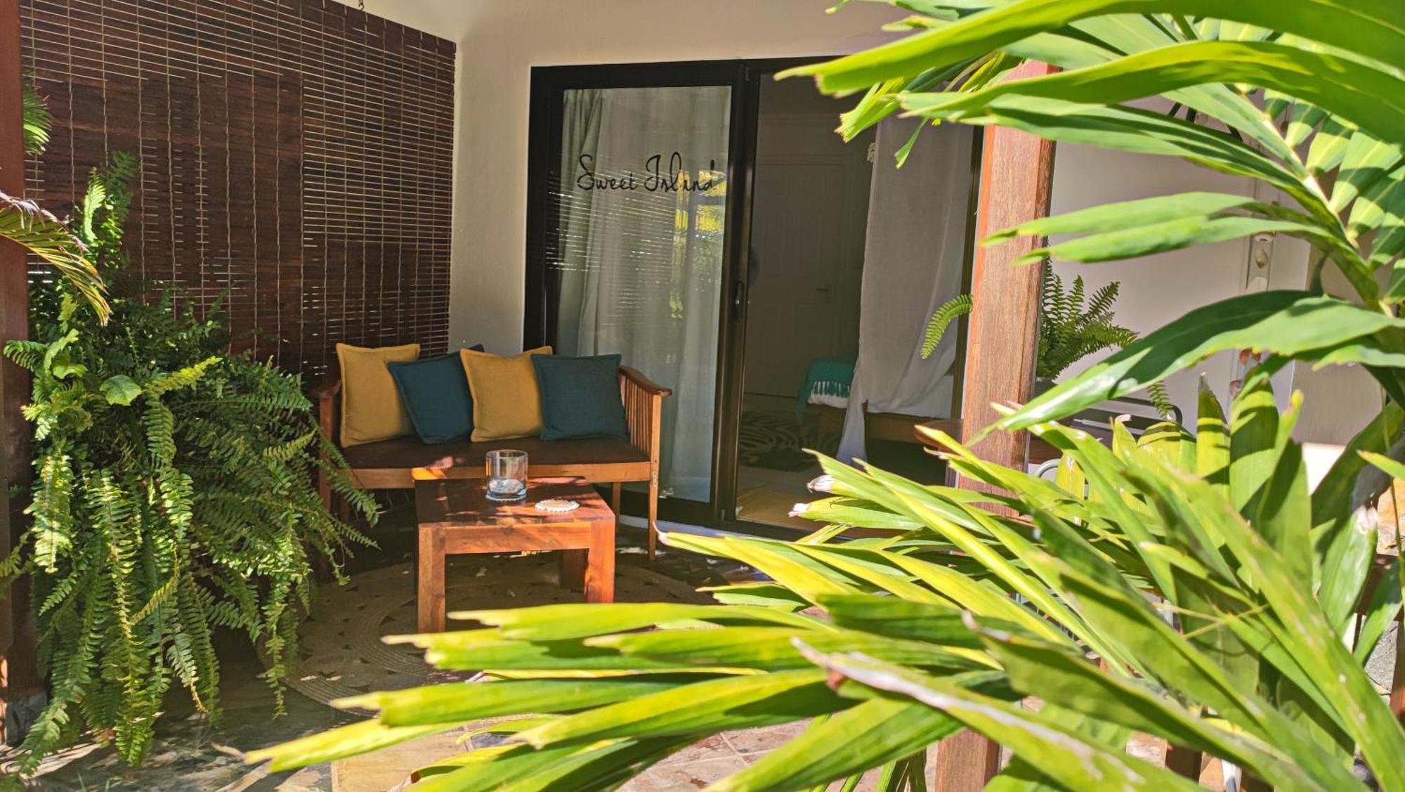 Sweet Island Bed & Breakfast Riviere Noire Bagian luar foto